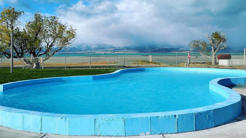 Bear Lake hot springs located in Idaho